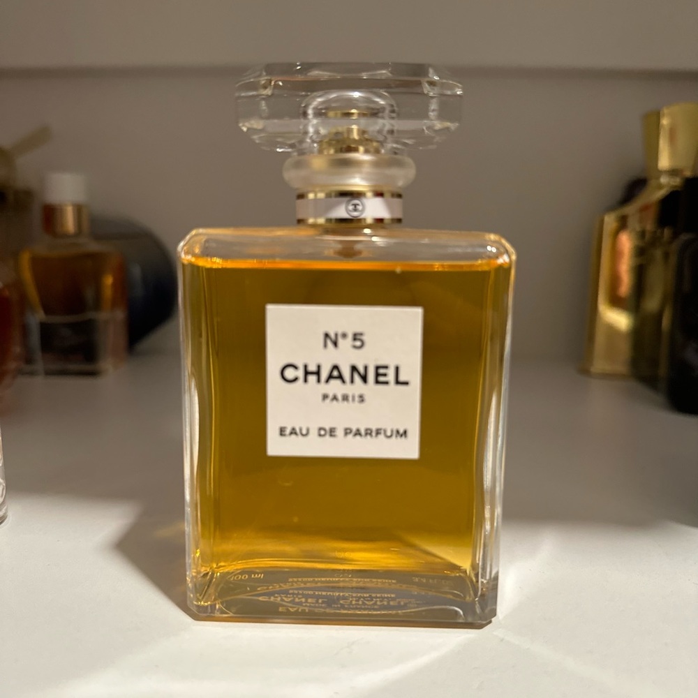 Chanel N5 perfume